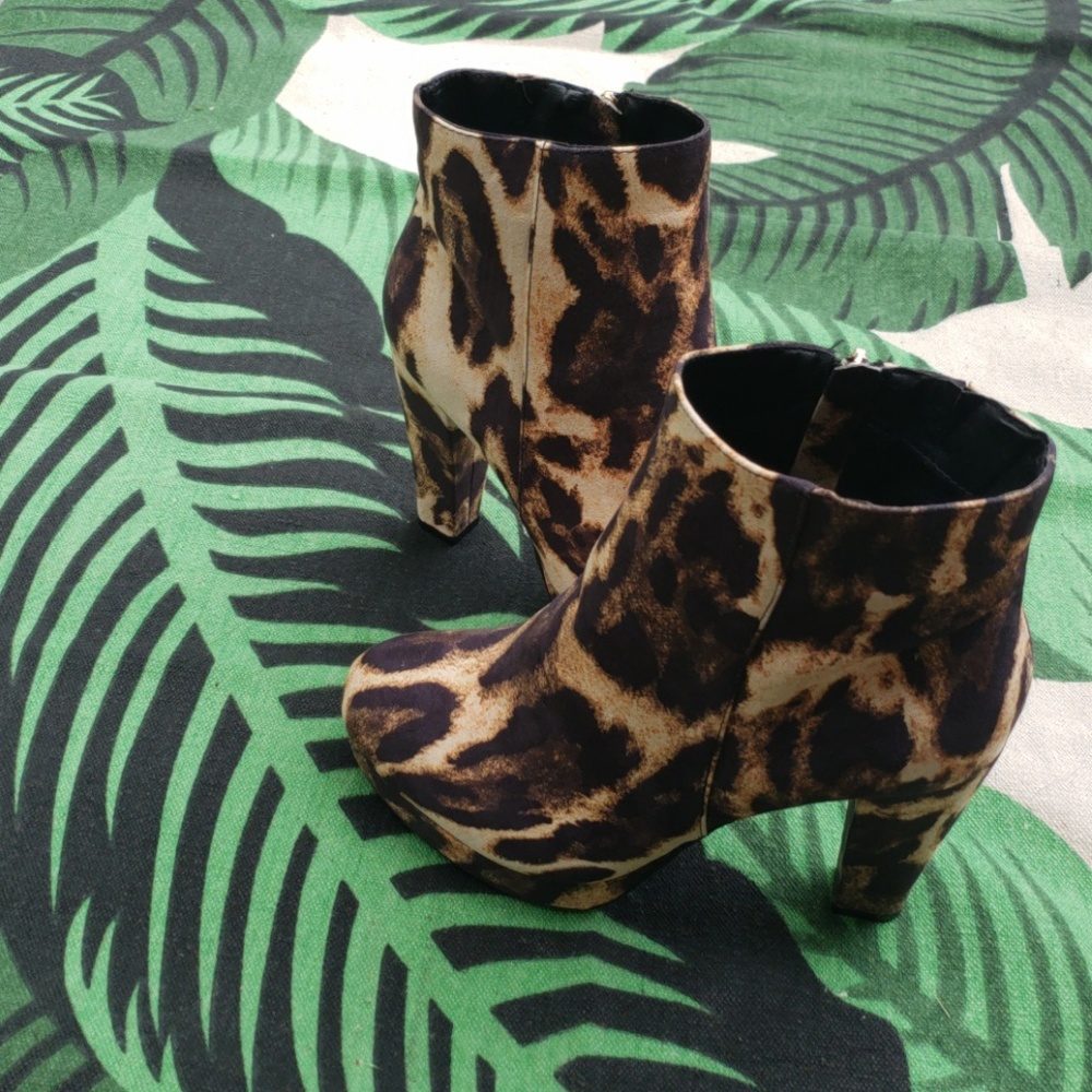🐾New Leapord Booties Size 9🐆